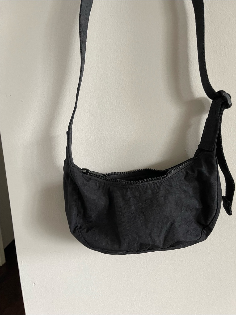 BAGGU MINI Crescent Nylon
Crossbody Bag Black - Picture 10 of 12